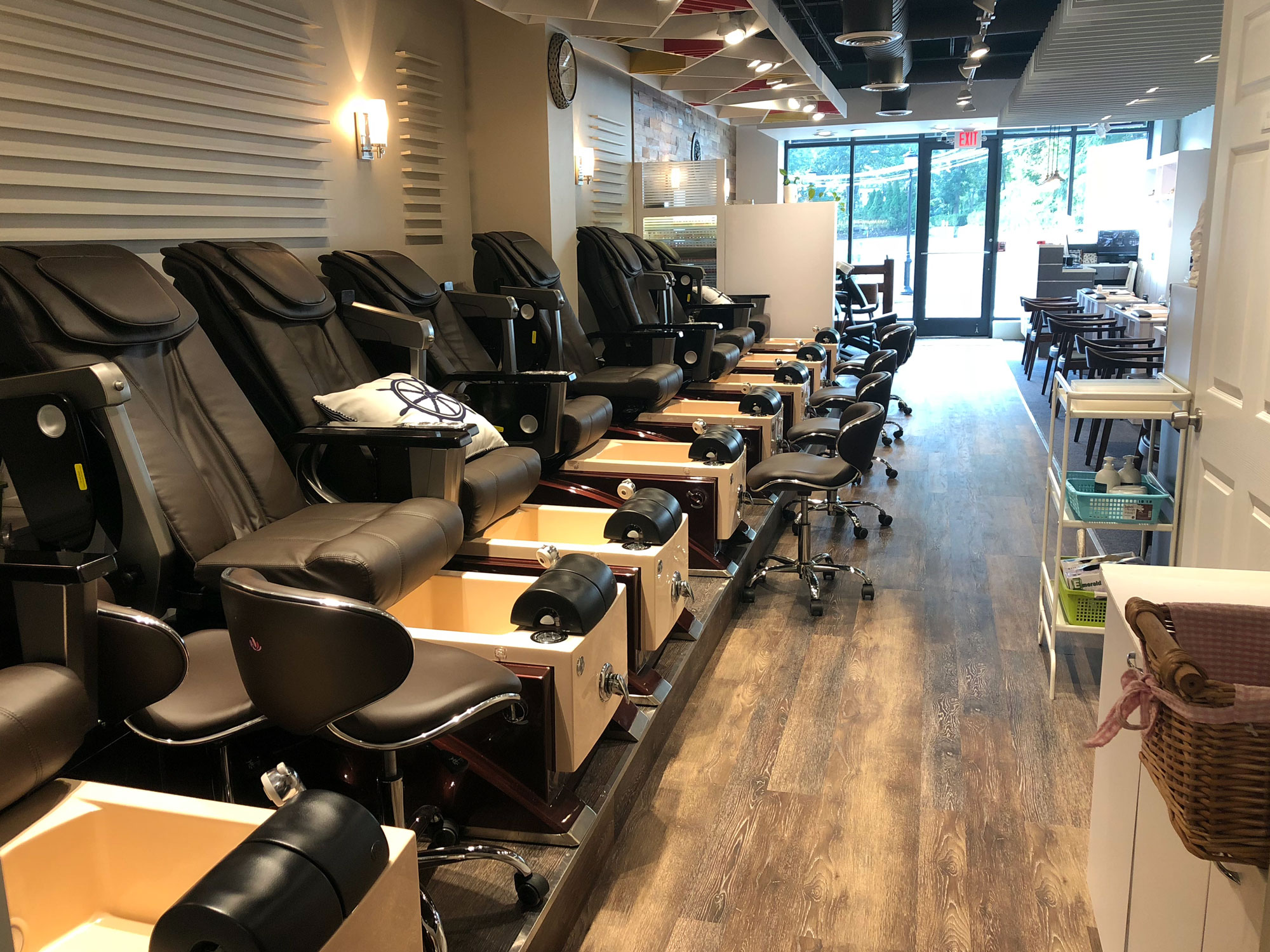 Glamour nail & spa in Roslyn, NY