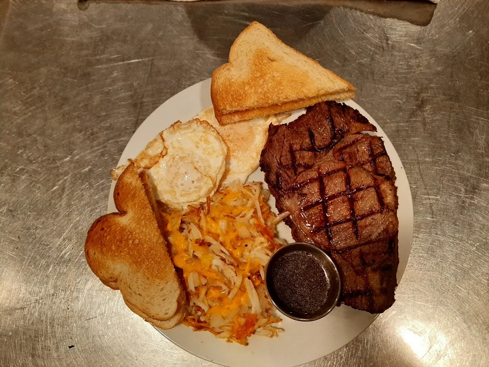 Twisted Vines Pub and Eatery in Potosi, WI (4)