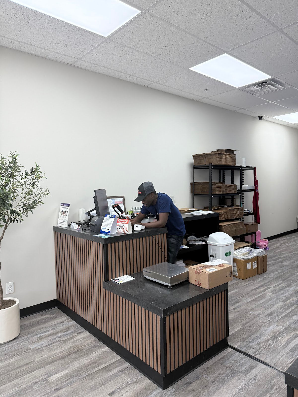 MailHub Angleton in Angleton, TX