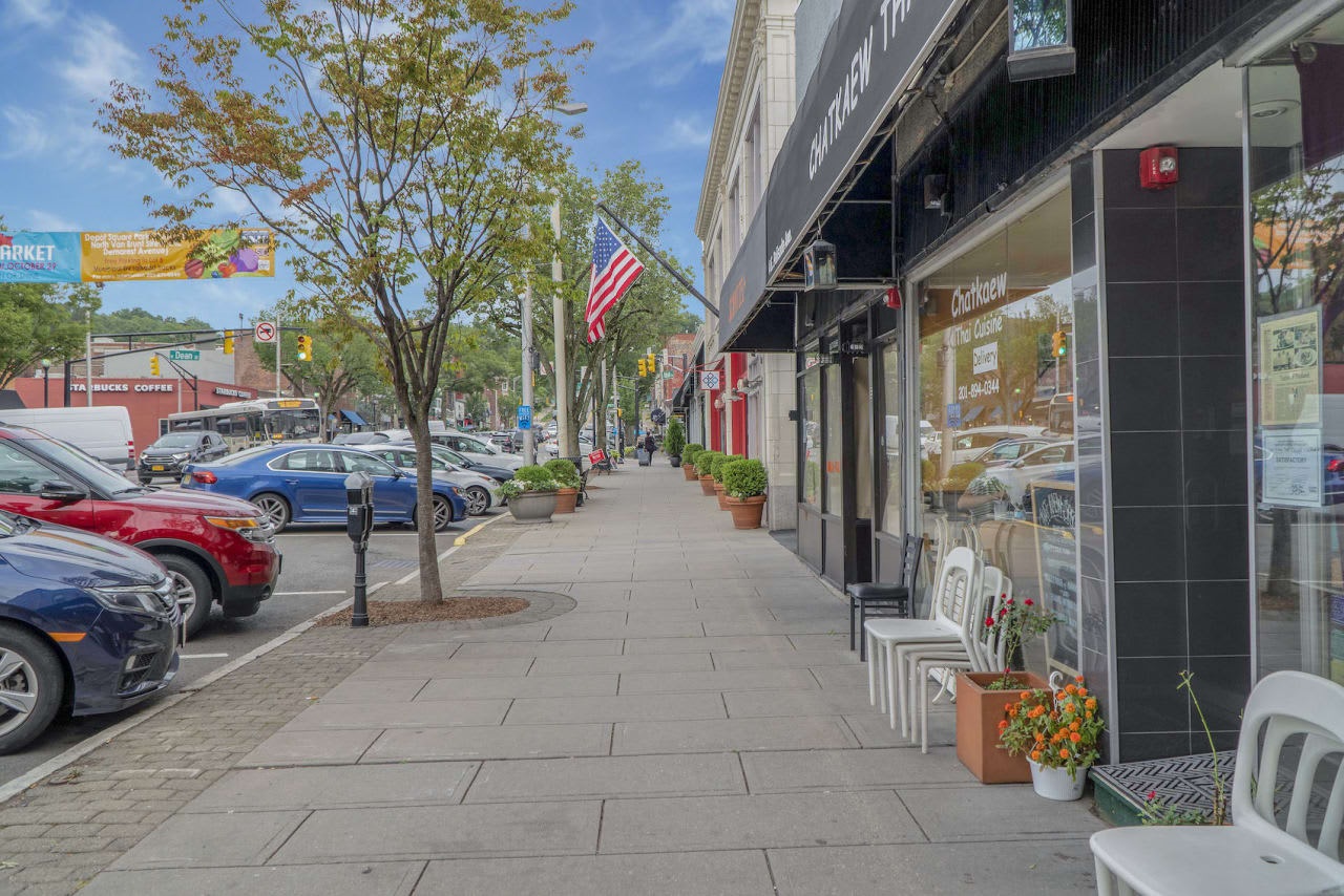 Linda Stamker - Real Estate Agent | Compass NJ in Tenafly, NJ (4)