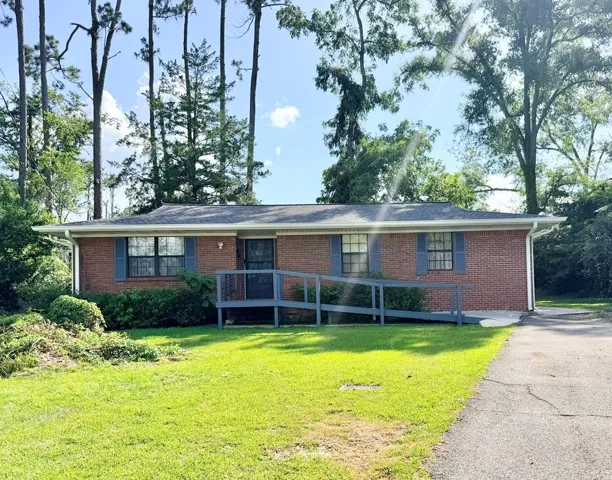 Debra Gillis-Brewer Realty Group in Douglas, GA (5)