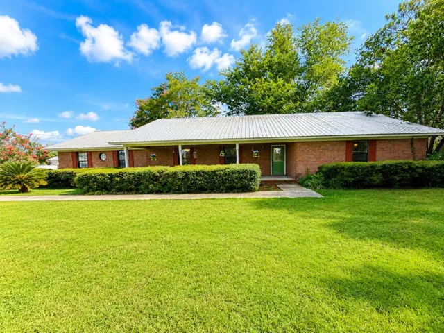 Debra Gillis-Brewer Realty Group in Douglas, GA (6)