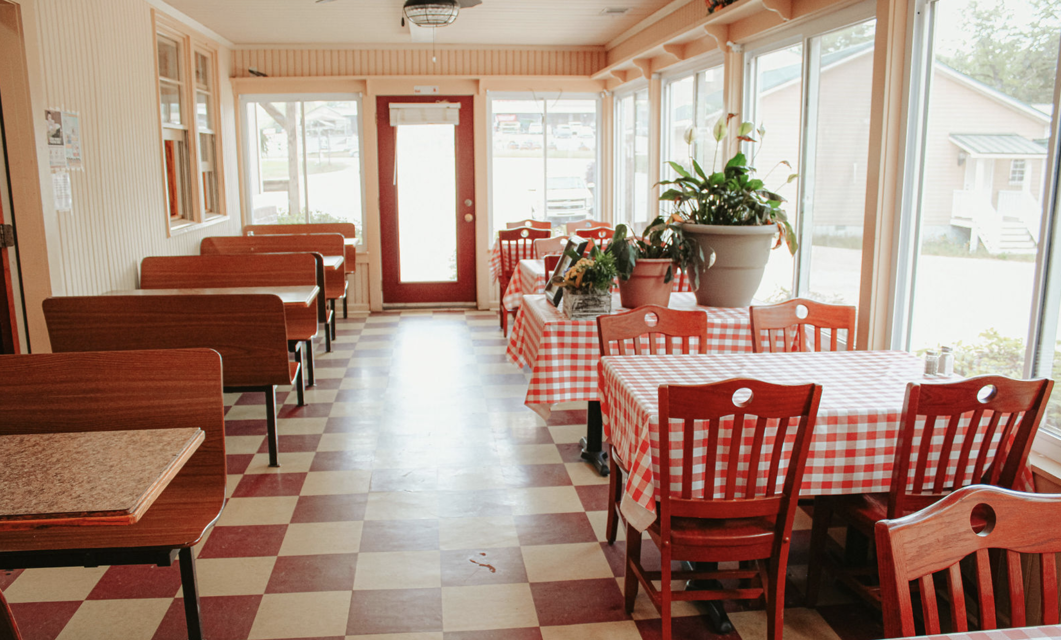 Gina Belle's Restaurant in Danielsville, GA