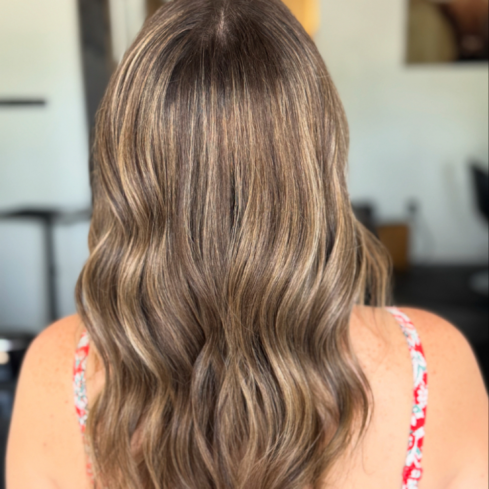 OAK & MANE BEAUTY LOUNGE in Plymouth, CA