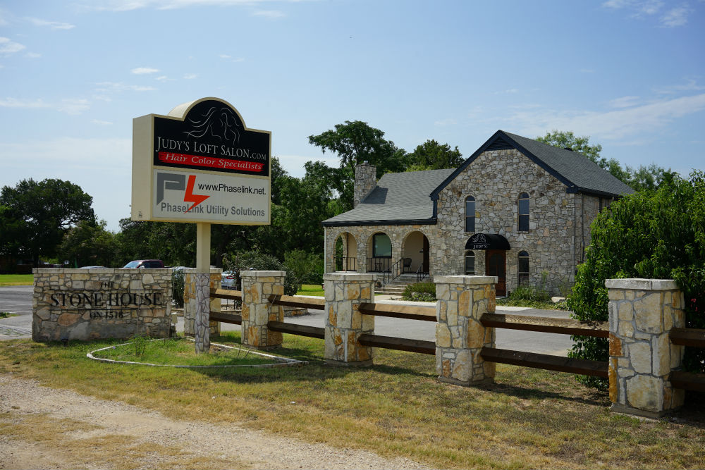 Judy's Loft in Selma, TX (2)