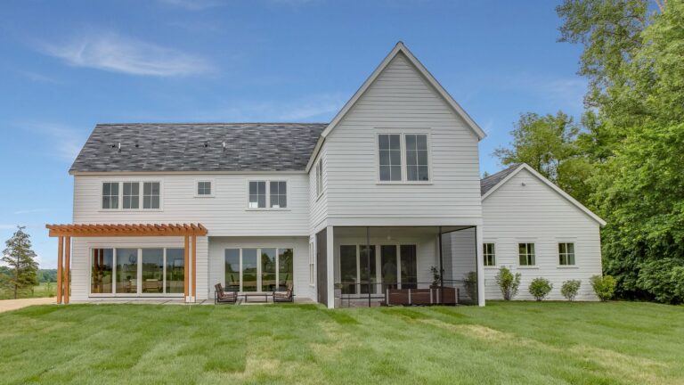 Jessica Dean Virginia Lifestyle REALTOR in Front Royal, VA (3)
