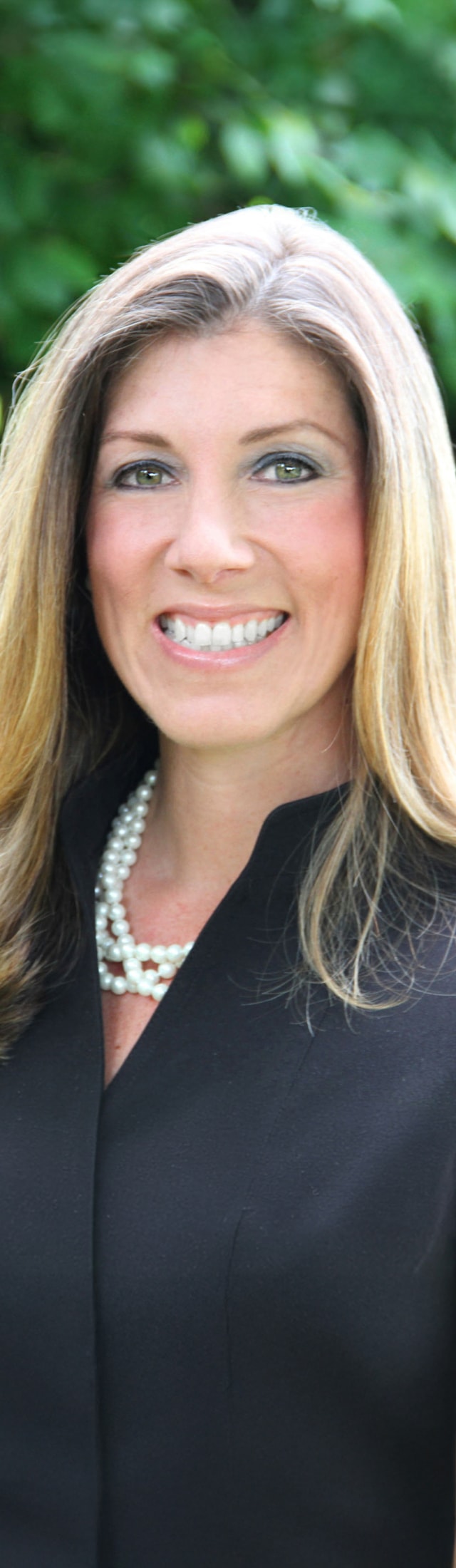 Michelle McArdle, Realtor at Douglas Elliman in Garden City Long Island in Garden City, NY (2)