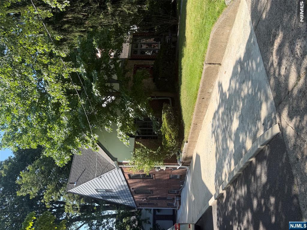Prominent Properties Sotheby’s International Realty: Crystal Burns in Englewood Cliffs, NJ