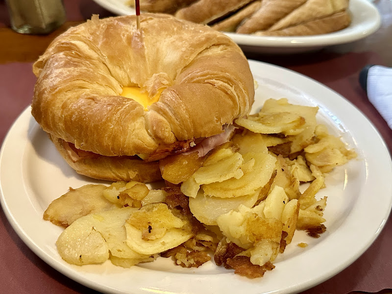 Dutch Pantry Family Restaurant in Clearfield, PA (4)
