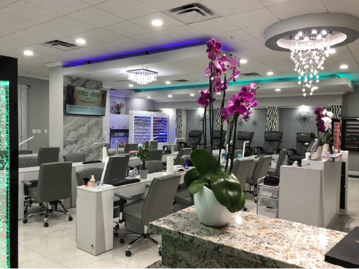 Glow Nail Spa Naples in Naples, FL