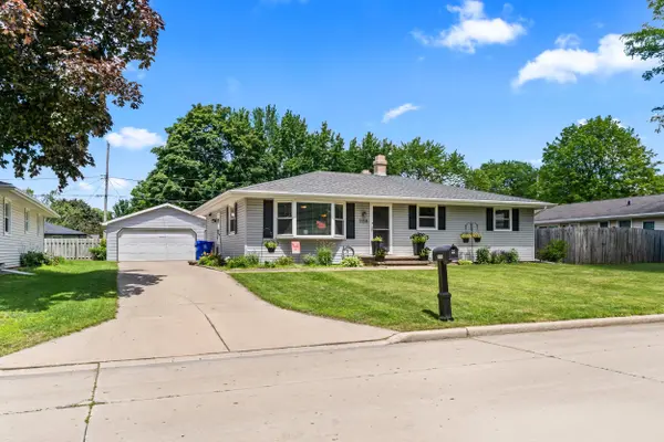 Freedom Team Realtors - Kyle Meyer, Lauren Nobbe, Valerie Bohn in Schofield, WI (5)