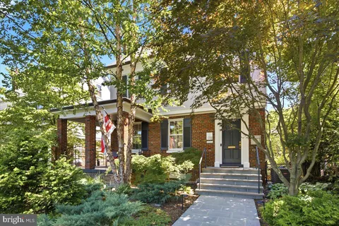 Lisa Resch, Compass in Chevy Chase, MD (2)