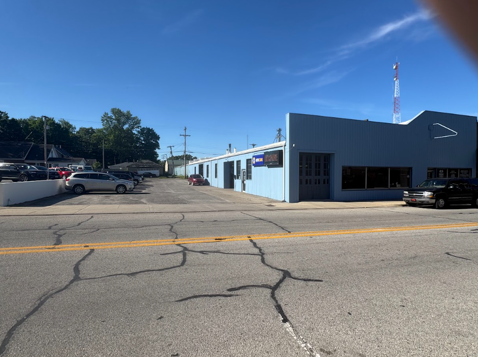 Newnum & Sons Garage in Covington, IN