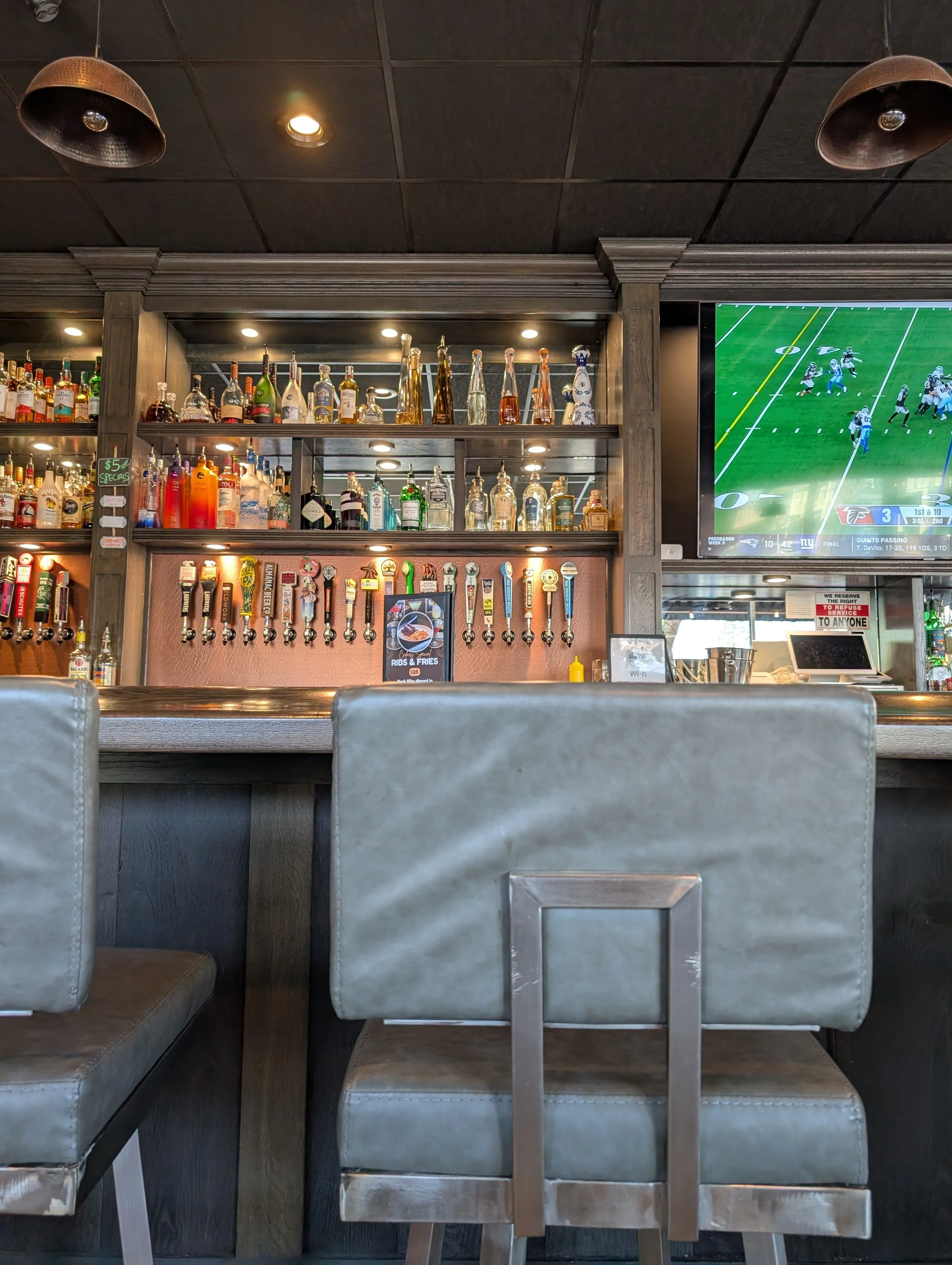 Cedars corner bar and kitchen in Fairfield, CA (5)