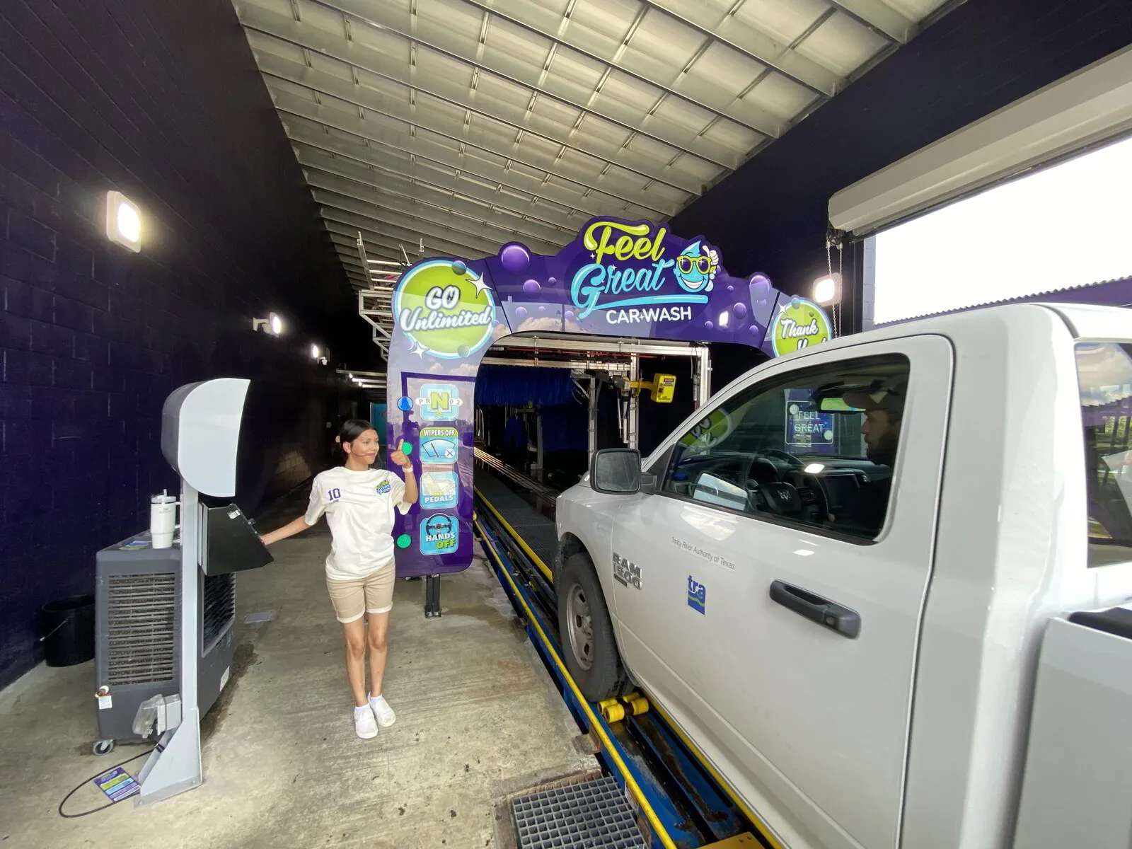 Feel Great Car Wash - Cockrell Hill in Dallas, TX (2)