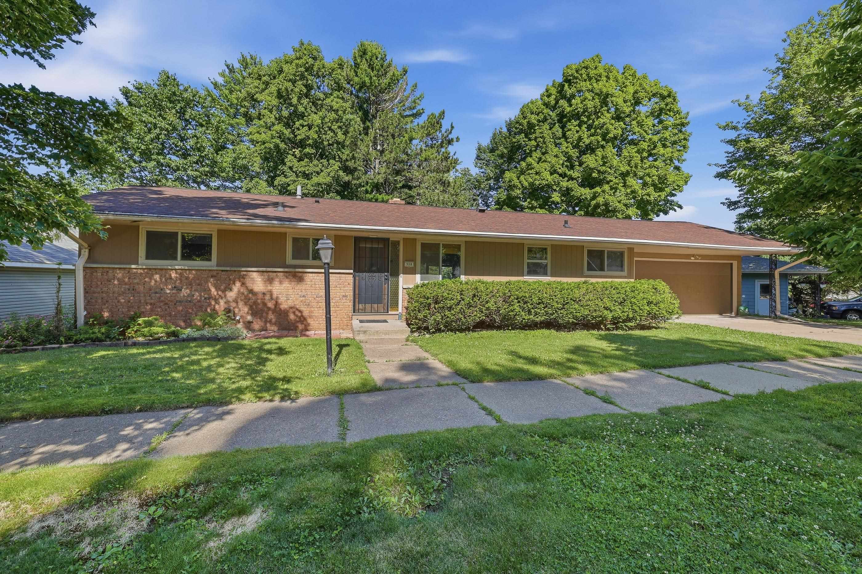 AMY LESNIAK- Realtor, The Legacy Group in Plover, WI (2)