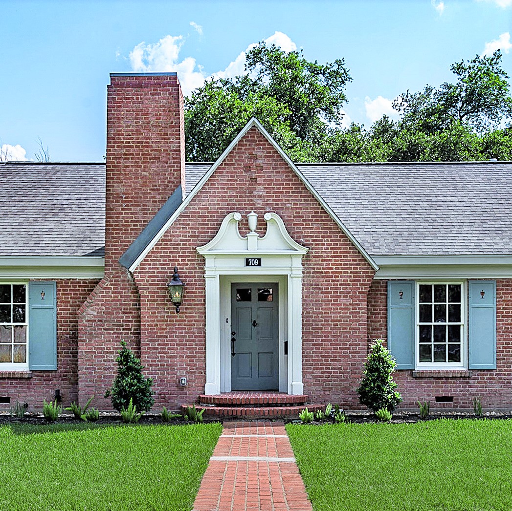 Katie Compian DeHaven, Realtor - RE/MAX 20/20 in Iola, TX