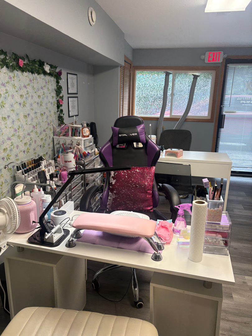 Danxx Nailz LLC in Wauwatosa, WI