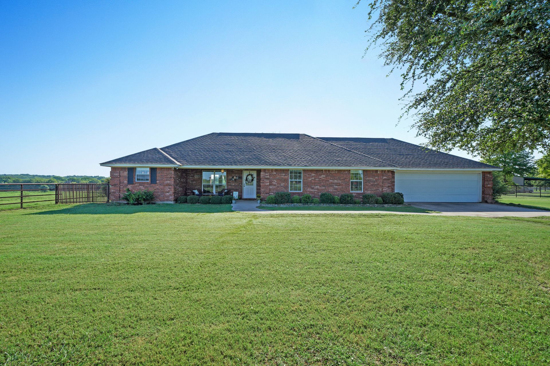 Lesa Newbitt, Realtor® | Real Broker, LLC in Boyd, TX (2)