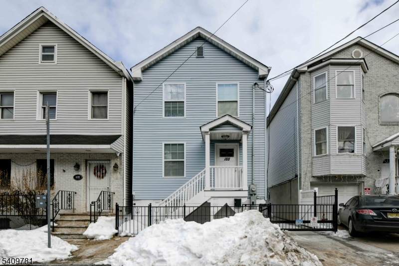 Carla Ferreira Realtor in Newark, NJ (6)