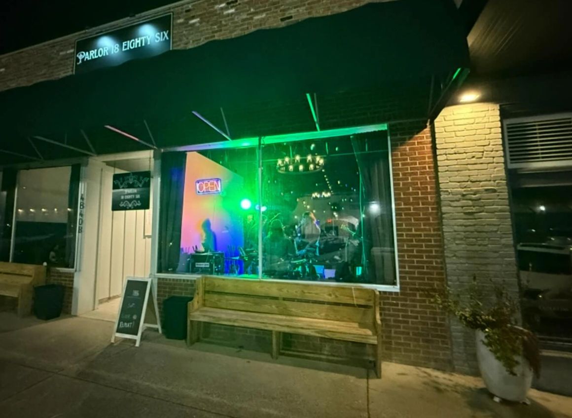 Parlor 18 Eighty Six in Flora, MS (2)