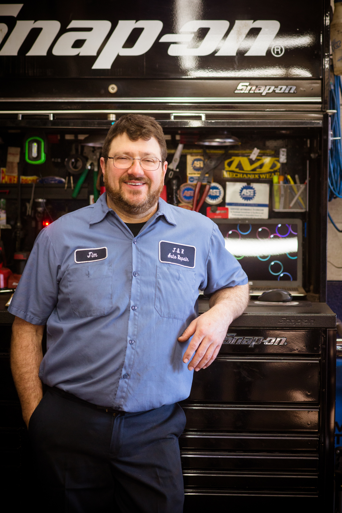 J & R Auto Repair Inc in Glen Ellyn, IL