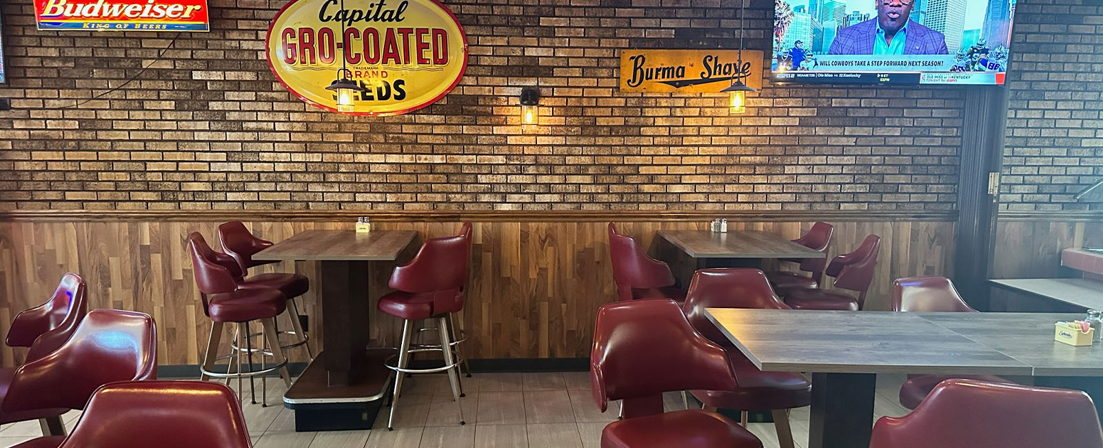 Dino’s Restaurant and Lounge in Portage, WI (2)
