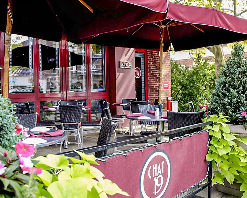 Chat 19 in Larchmont, NY (2)