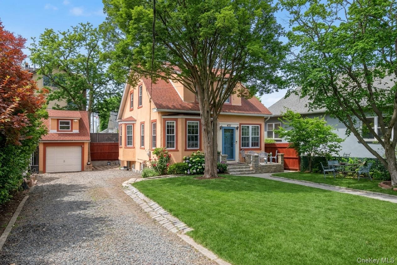 April H. Monaco, Houlihan Lawrence, Realtor in Pelham, NY (6)
