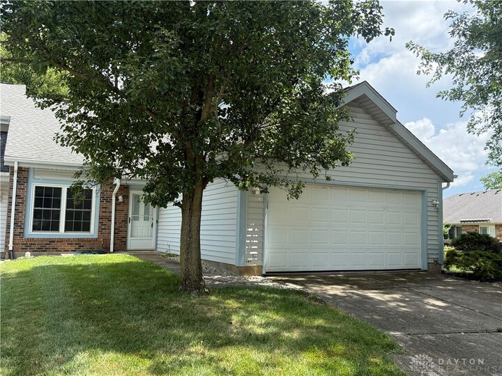 Lisa Nishwitz, Realtor, Coldwell Banker Heritage in Vandalia, OH (2)