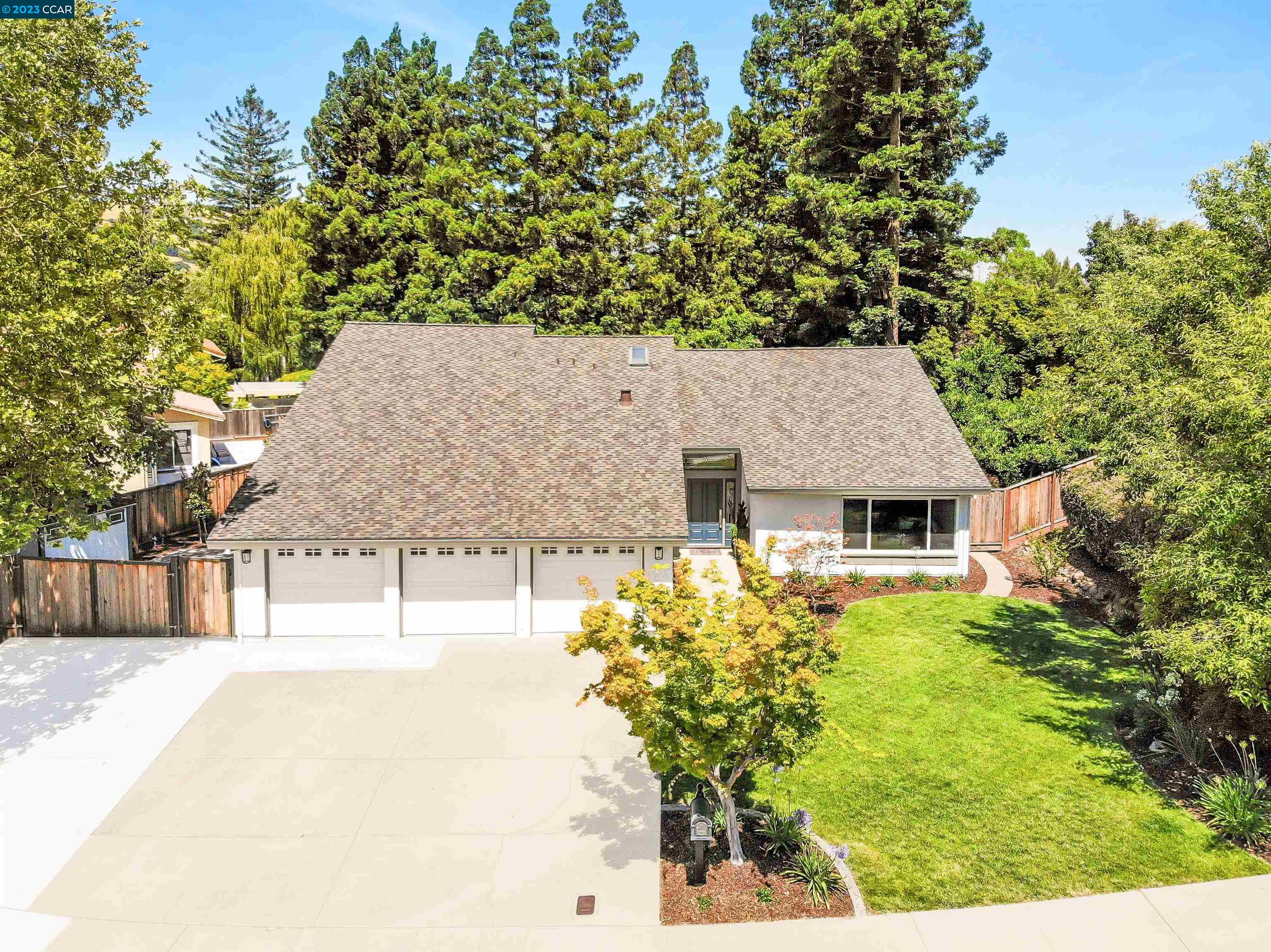 The Murtagh Team | Julia Murtagh Owner & Founder | Compass REALTOR® DRE #01751854 in Pleasanton, CA