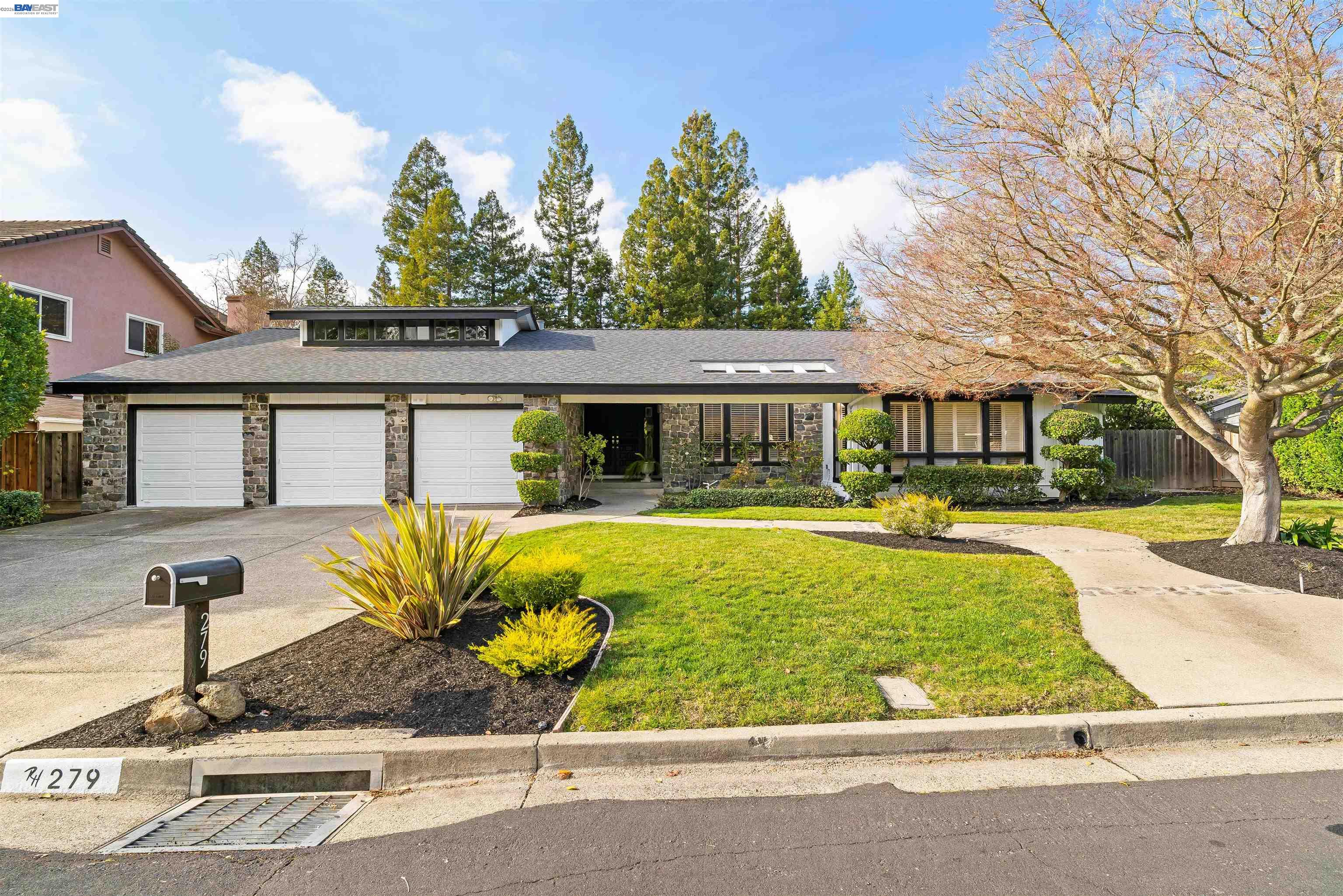 The Murtagh Team | Julia Murtagh Owner & Founder | Compass REALTOR® DRE #01751854 in Pleasanton, CA (2)