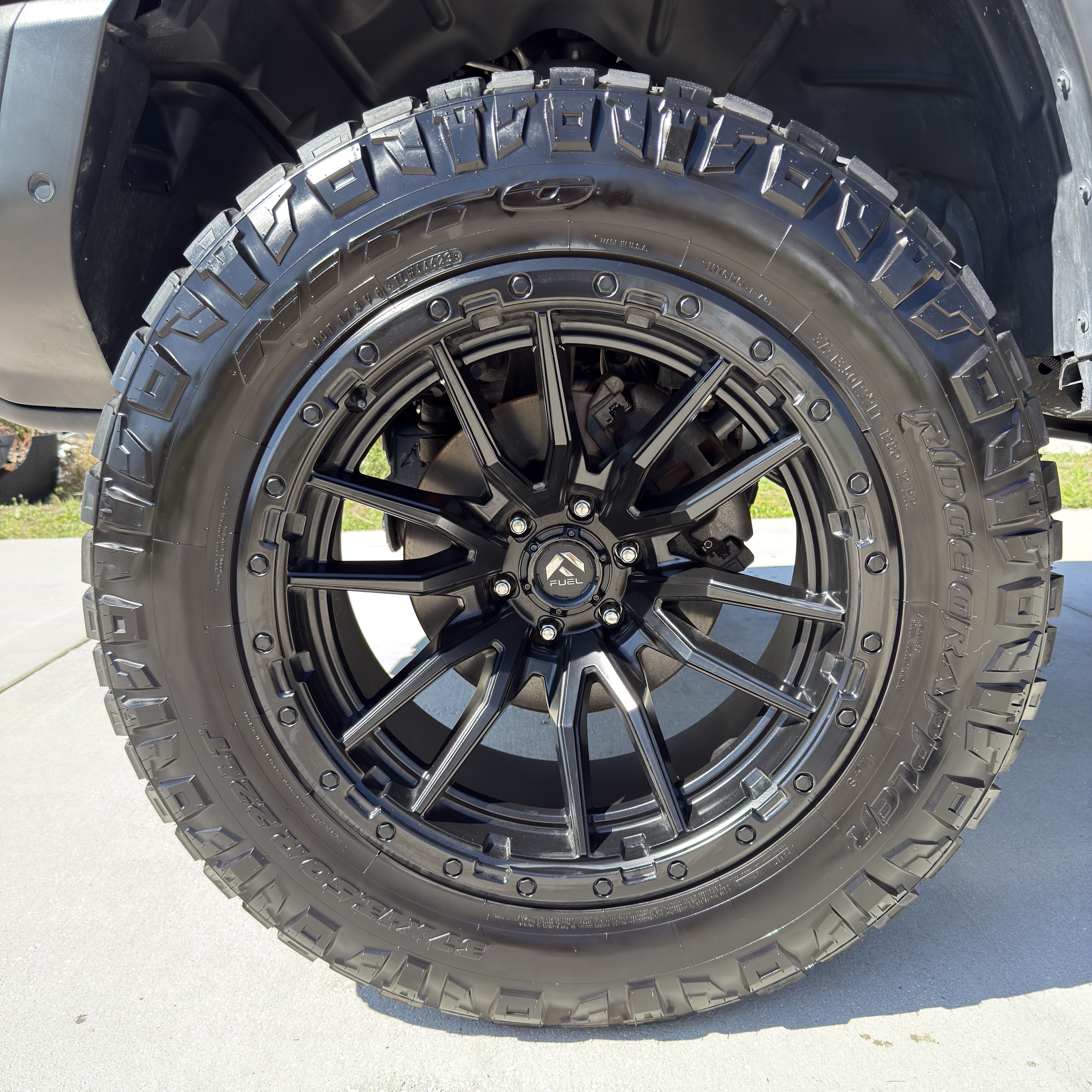 Black and Gold Detailing in Orlando, FL