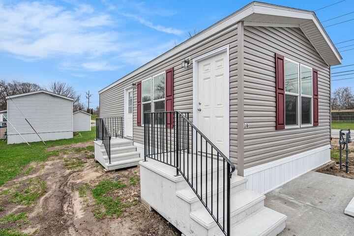 Michele Burkheimer, CENTURY 21 Circle Parkway Ave, Elkhart, Indiana, USA in Elkhart, IN
