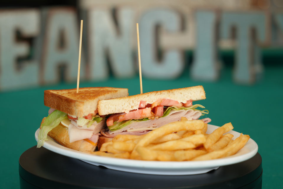 The Duchess Eatery & Spirits in Little Chute, WI (4)