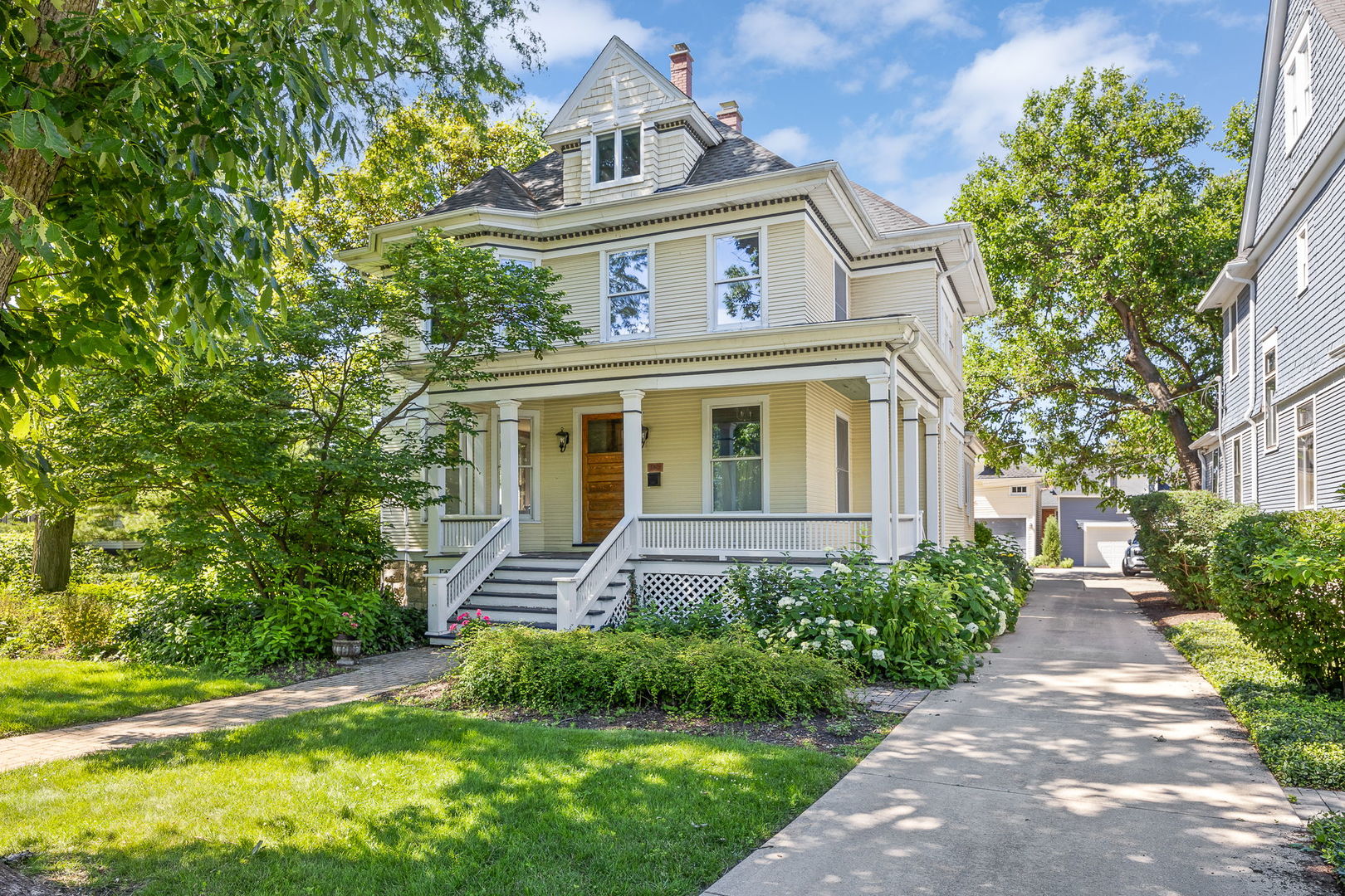 Sheila Gentile, Realtor with Coldwell Banker Realty in Riverside, IL
