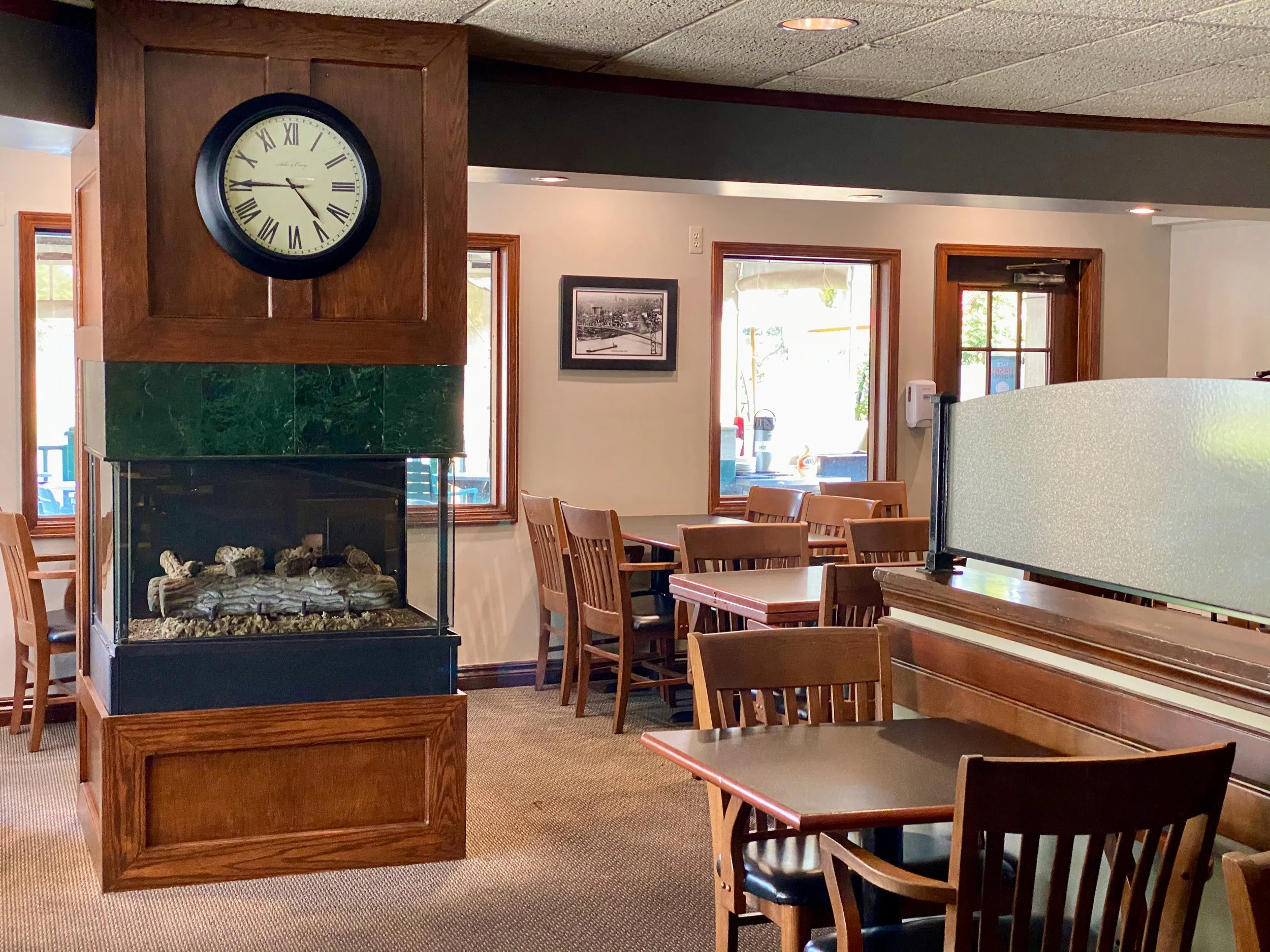 Champs Rotisserie and Seafood in Grosse Pointe Woods, MI (4)