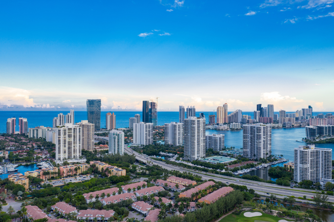 Jennifer Azan | Aventura Luxury Realtor | Condos & Waterfront Homes in Aventura, FL (5)