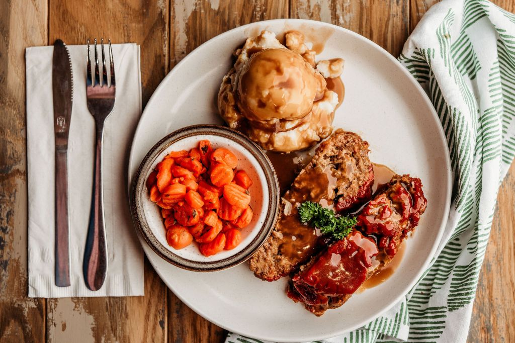 Katy’s Log Cabin Restaurant in Oakfield, WI (3)