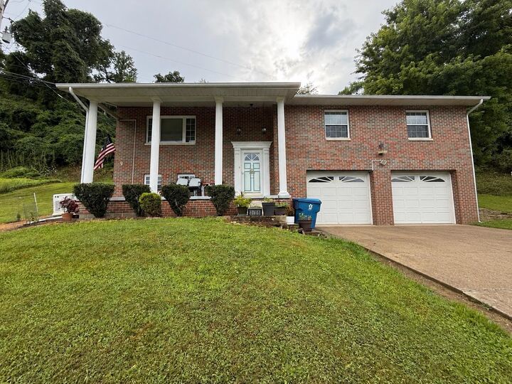 Brody Nash, Century 21 Homes and Land Real Estate Agent in Barboursville, WV (2)