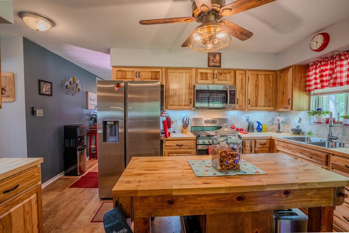 Brody Nash, Century 21 Homes and Land Real Estate Agent in Barboursville, WV (4)
