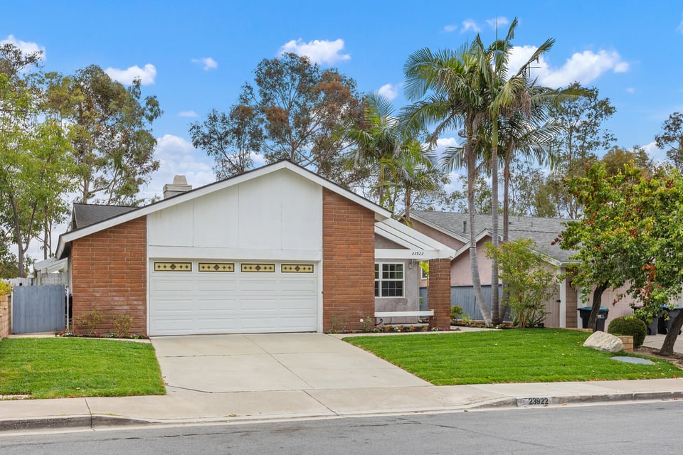 Evelyn Tee I Mission Viejo Realtor · 300+ Families Served Across Orange County in East Irvine, CA (2)