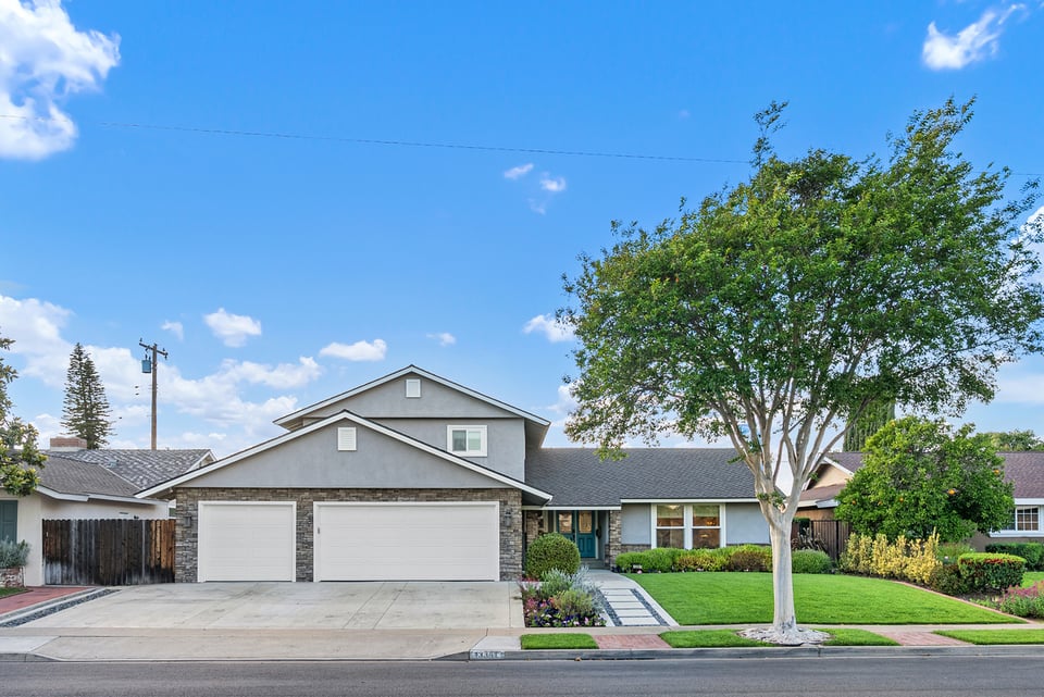 Evelyn Tee I Mission Viejo Realtor · 300+ Families Served Across Orange County in East Irvine, CA (5)