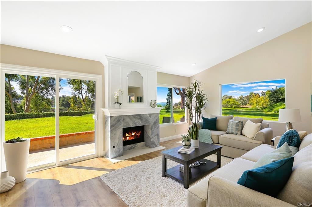 Evelyn Tee I Mission Viejo Realtor · 300+ Families Served Across Orange County in East Irvine, CA (6)
