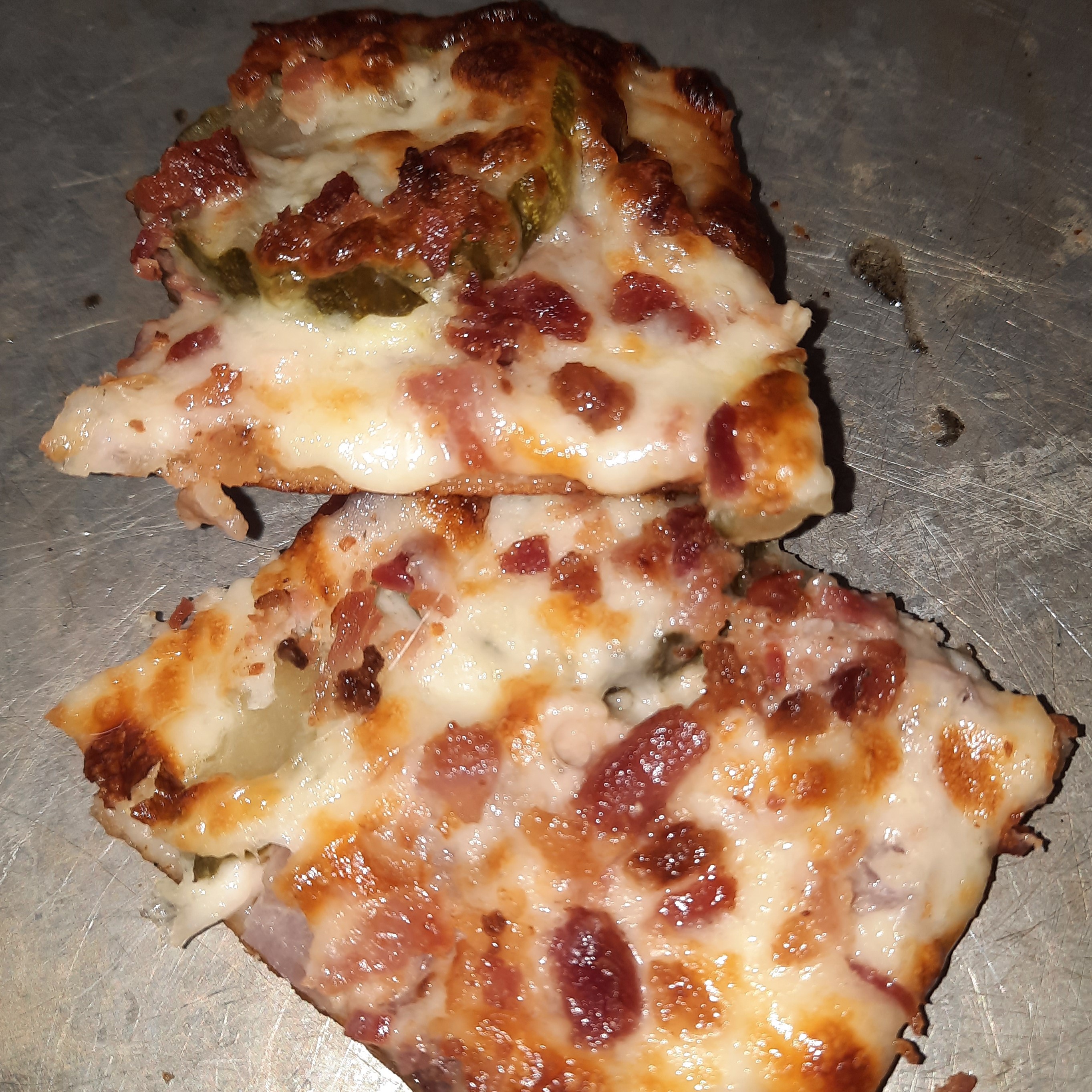 Lake Country Pizza in Turtle Lake, WI