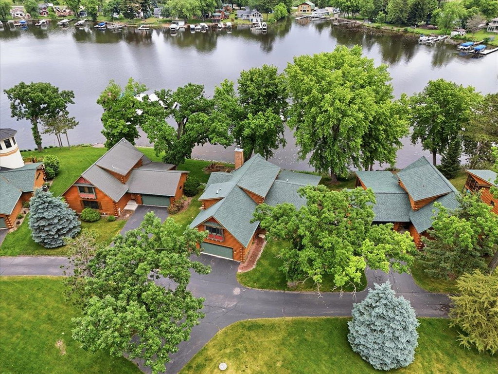 Buell Real Estate w/ Realty Executives Cooper Spransy in Monona, WI (2)