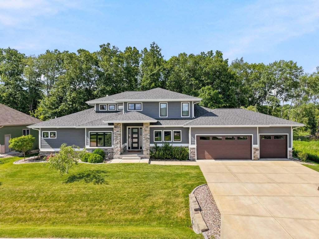 Buell Real Estate w/ Realty Executives Cooper Spransy in Monona, WI (4)