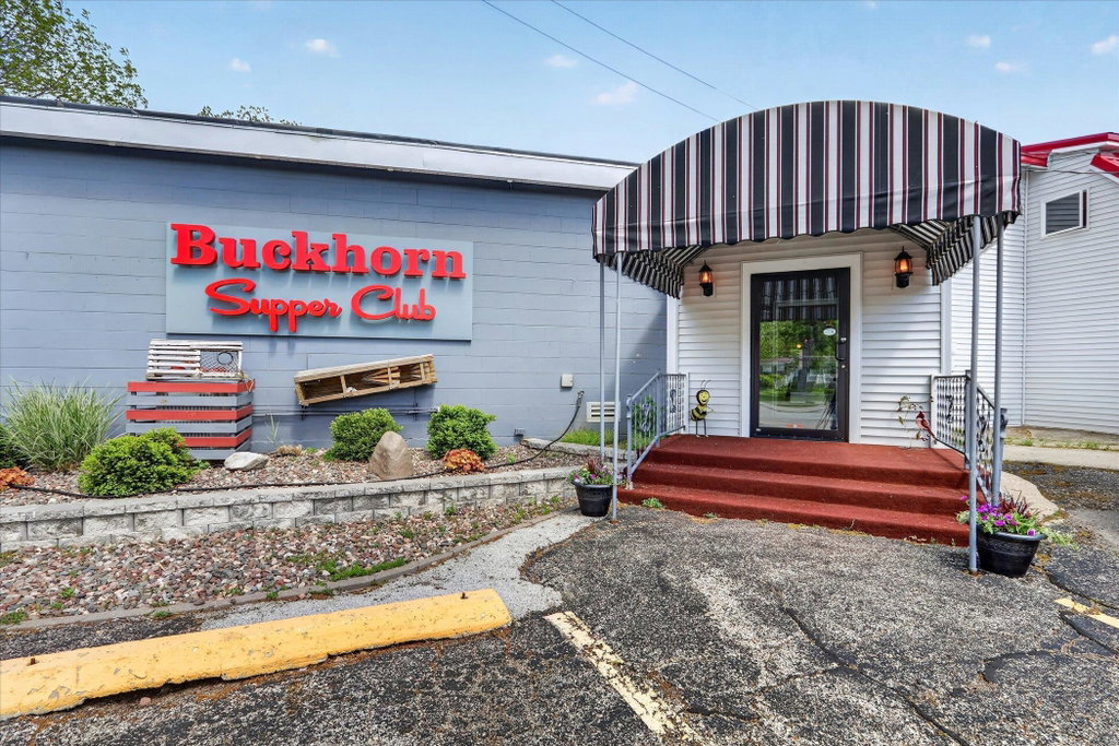 Buell Real Estate w/ Realty Executives Cooper Spransy in Monona, WI (5)