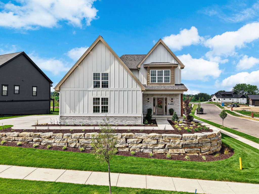 Buell Real Estate w/ Realty Executives Cooper Spransy in Monona, WI (6)