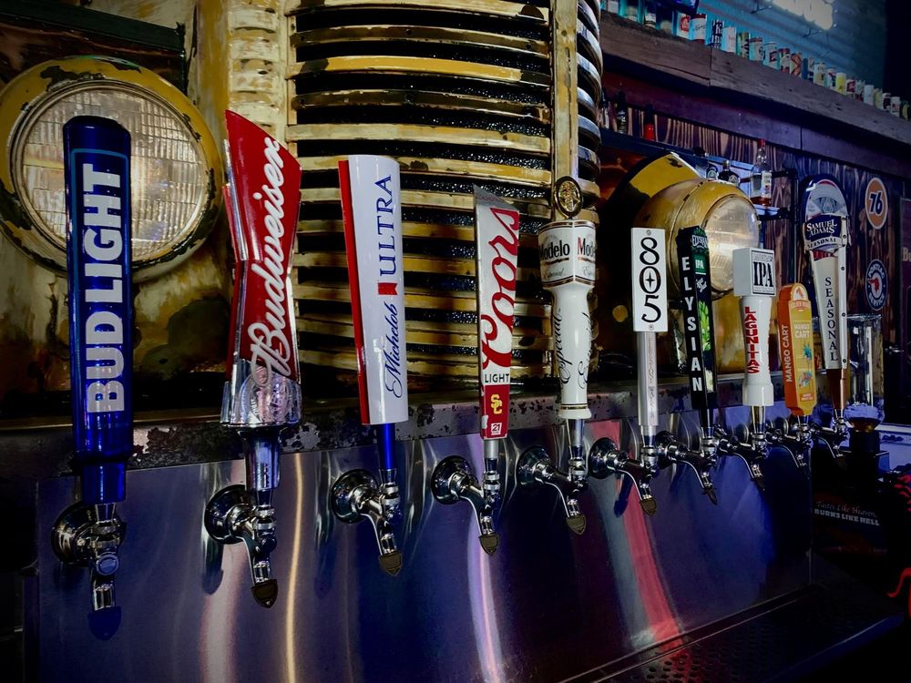 Pit Stop | Bar & Grill in Barstow, CA